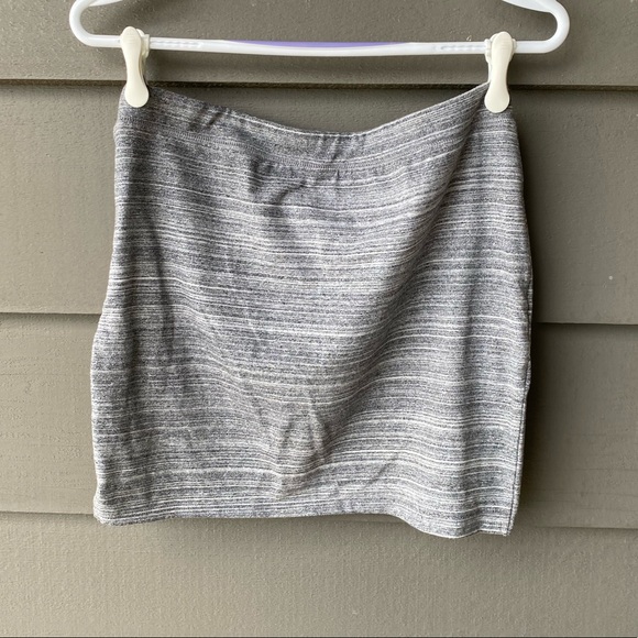 Garage gray and white tight skirt - Picture 2 of 4